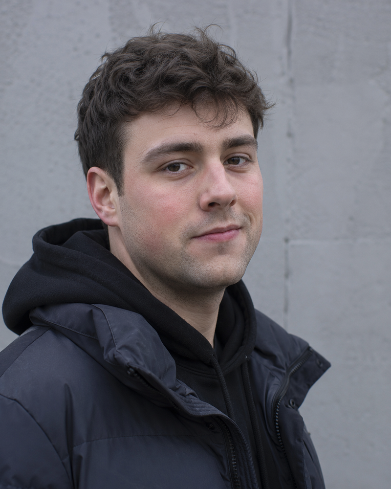 DEZ — portrait